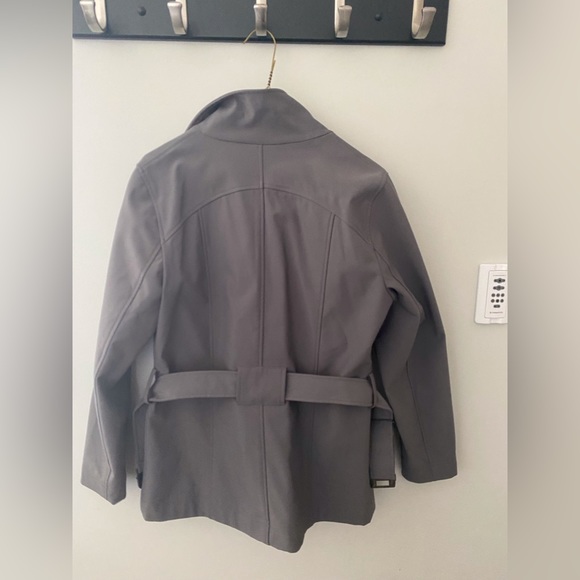 Jacket for in between winter and spring and fall and winter. - Picture 4 of 5